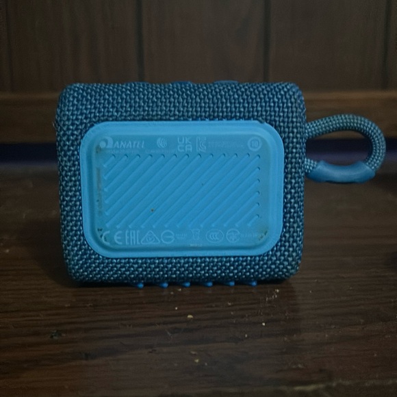 JBL Go 3 barely used gotten as a gift but i already had a JBL flip 6 - Picture 2 of 4